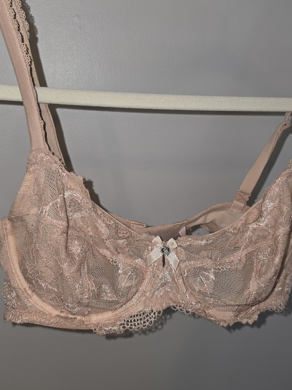 Victoria's Secret pink lace bra with bow detail, size 34D #lingerie